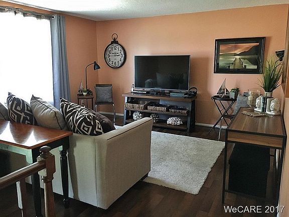 2nd image of 1549 Loch Loman Way
