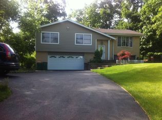 39 Brookland Farms Rd, Poughkeepsie, NY 12601