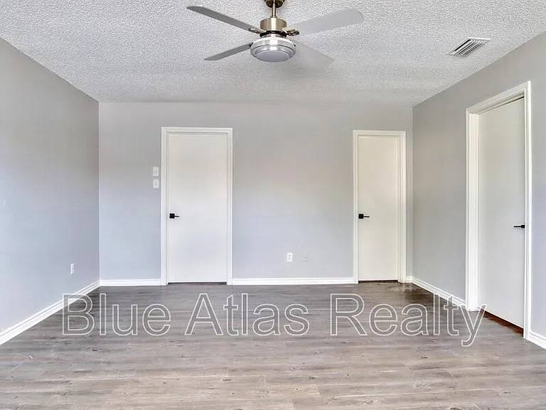 2935 Potomac Ave — Photo 13