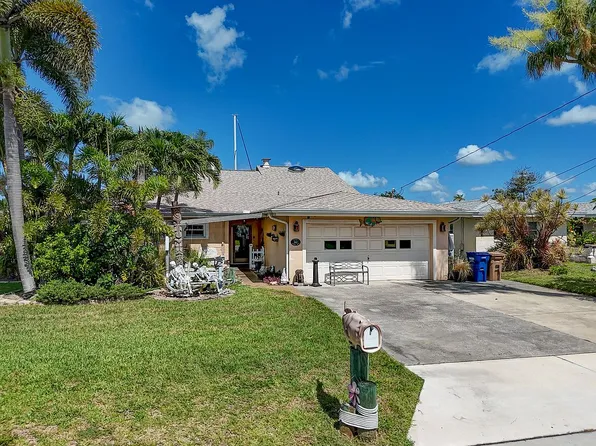 542 Crystal Dr, Madeira Beach, FL 33708