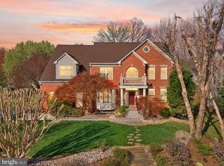 5105 Whisper Willow Dr, Fairfax, VA