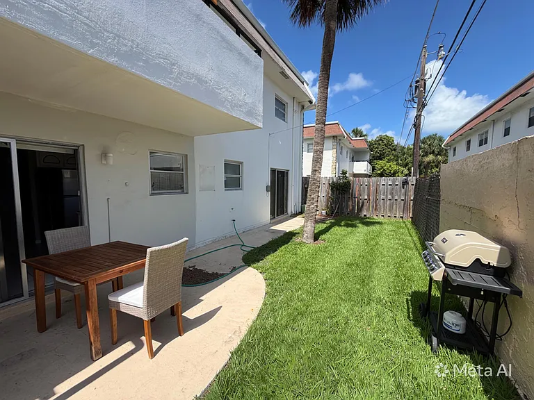 320 SW 1st St — Photo 24