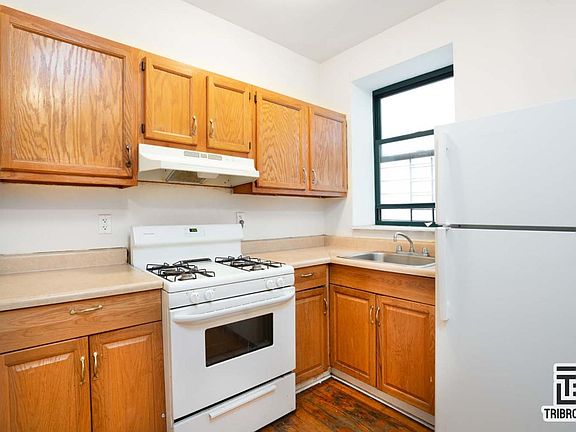 3rd image of 461 W 47th St #3