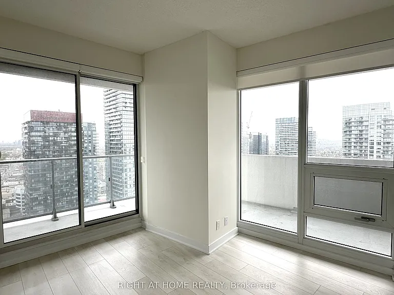 2221 Yonge St #3102 — Photo 21