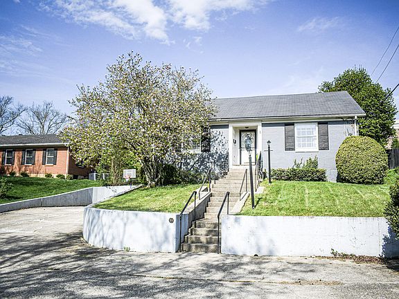 3rd image of 104 Reservoir Rd