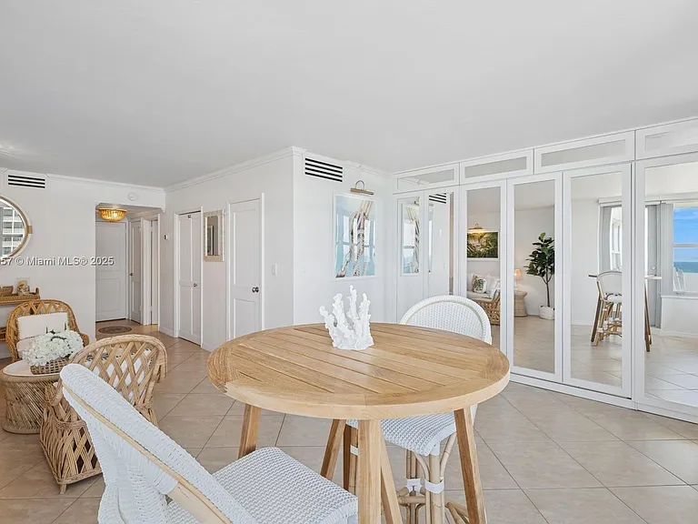 2899 Collins Ave #1025 — Photo 5