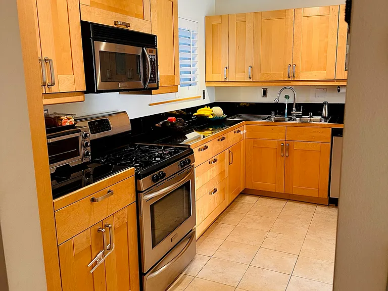 4900 Whitsett Ave #7 — Photo 14