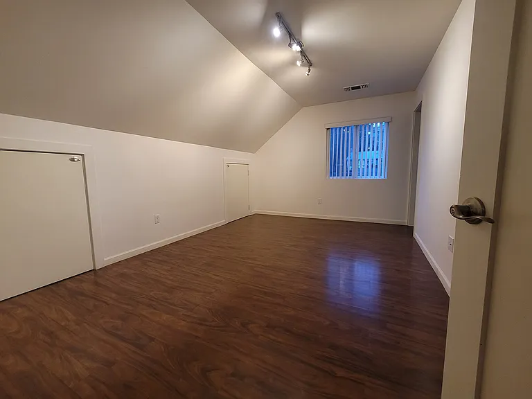 45 Howard Ave #B — Photo 4