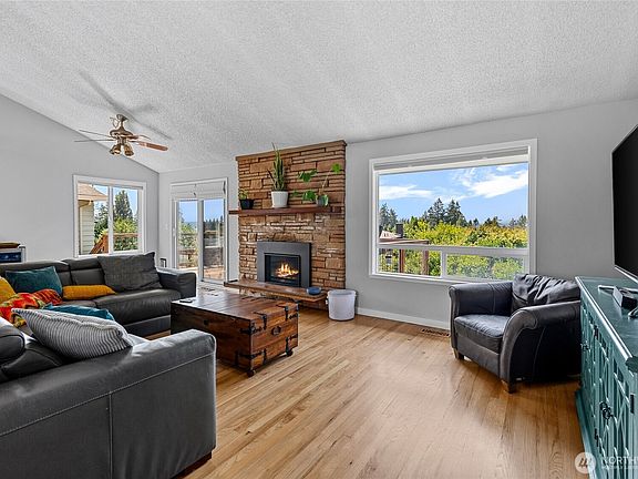 4th image of 11621 19th Avenue SW