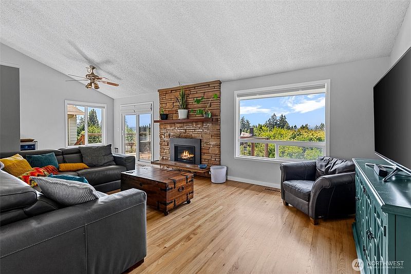 4th image of 11621 19th Avenue SW