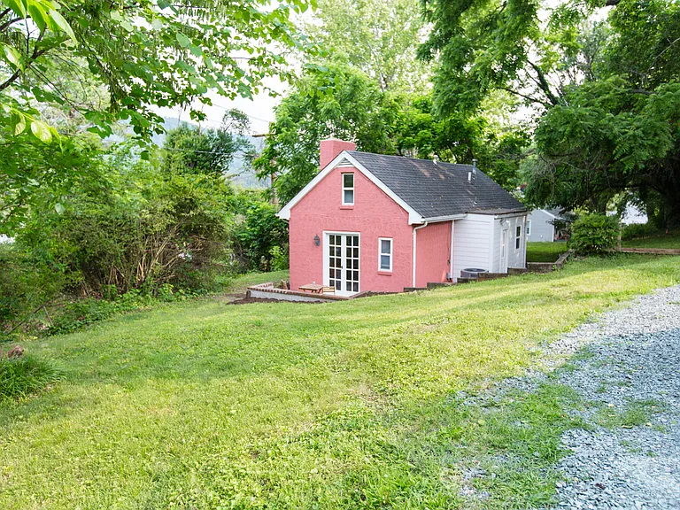 1601 Monticello Rd — Photo 2