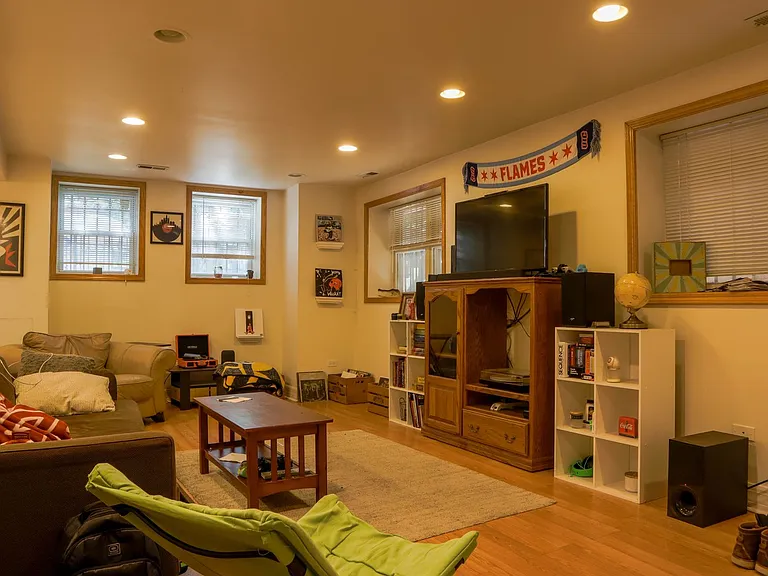 715 S Claremont Ave — Photo 5