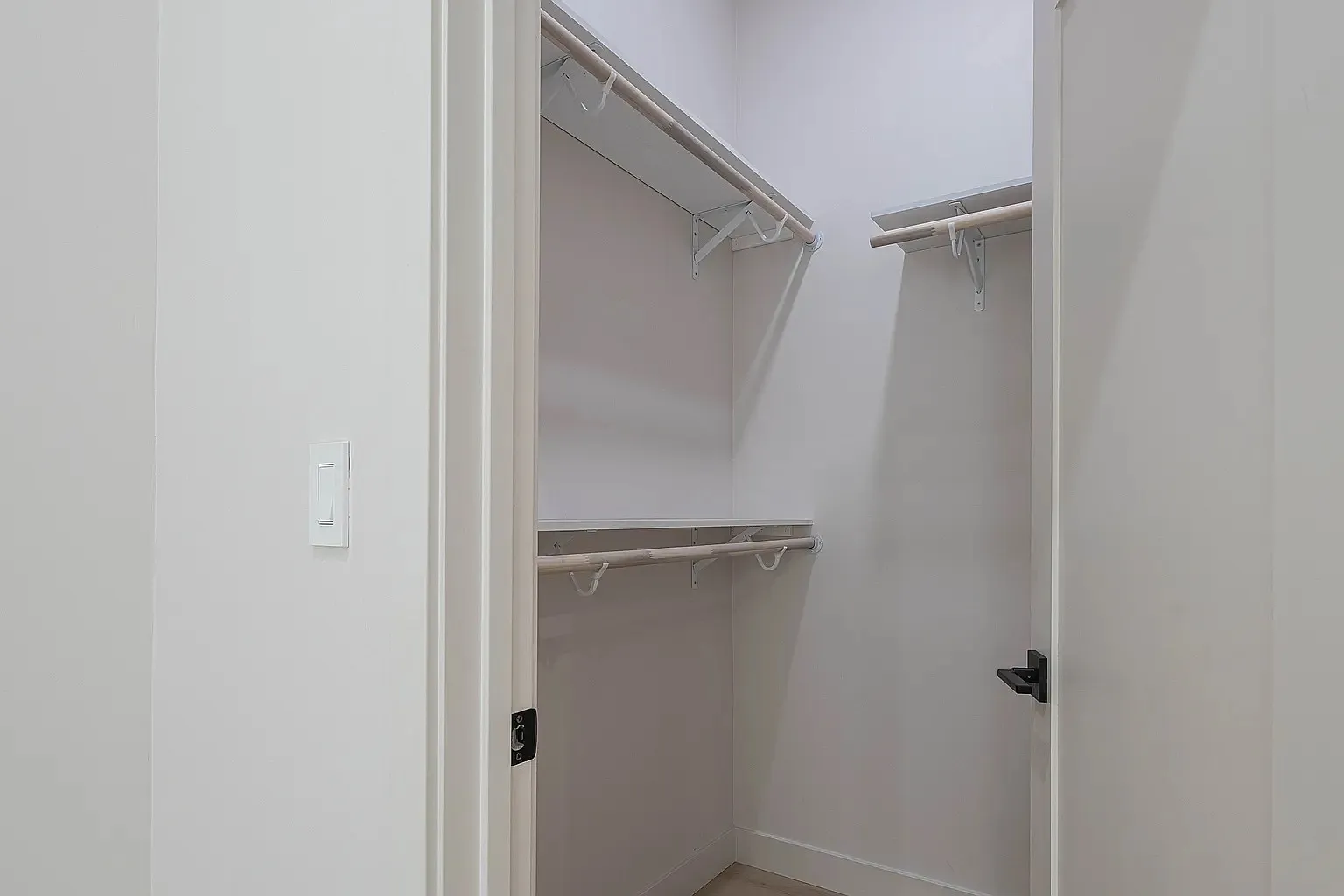 3 bed, 1200 sqft, $4,400 — Photo 3