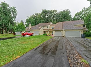 40 Old Coach Rd, Clifton Park, NY 12065