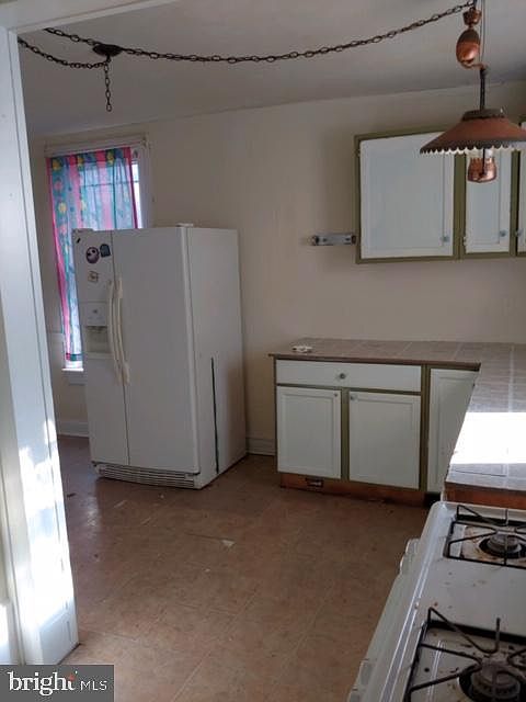 2nd image of 147 S 6th St