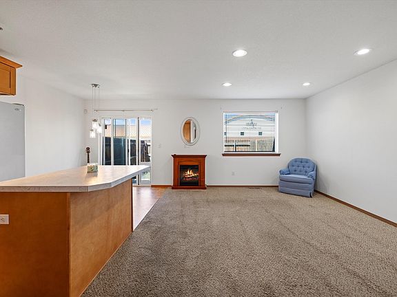 4th image of 40 S Dawes St