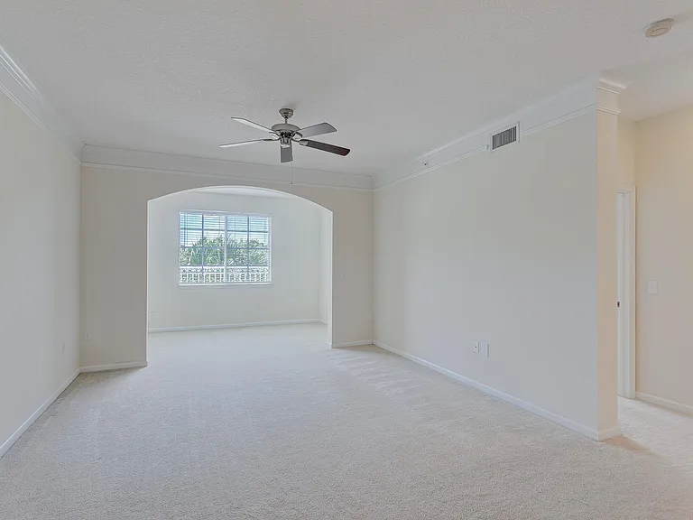 9303 Myrtlewood Cir W — Photo 44
