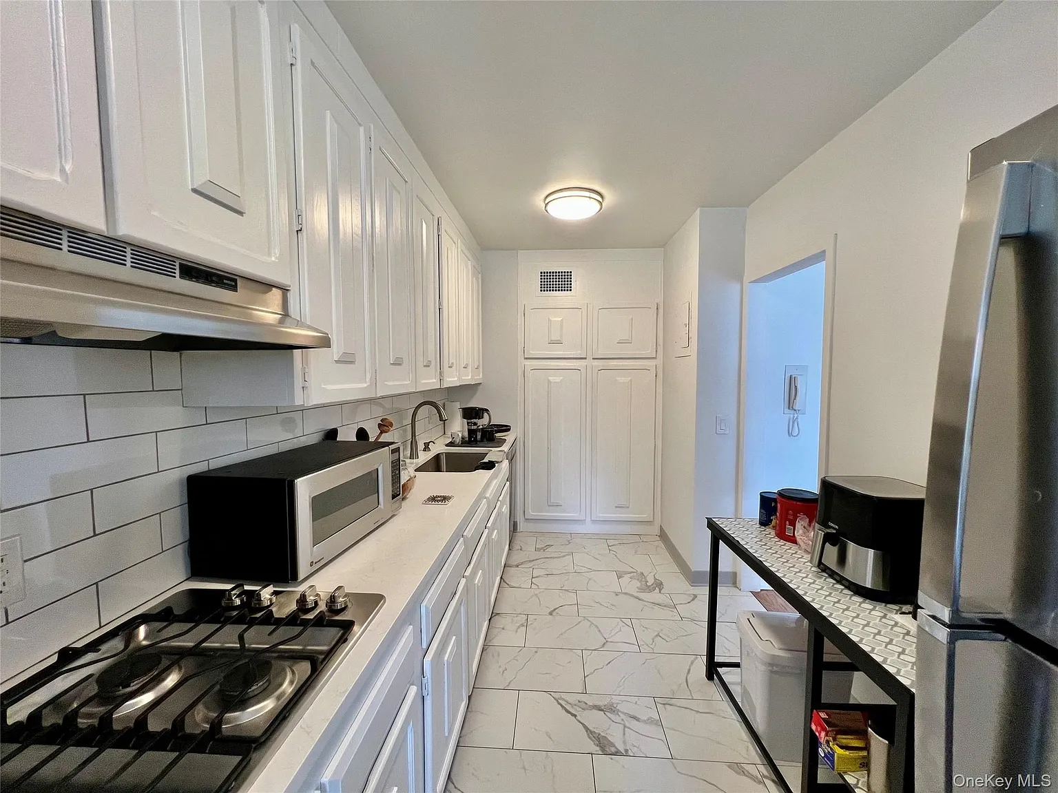 1 bed, 1.0 bath, 802 sqft, $2,600 — Photo 3