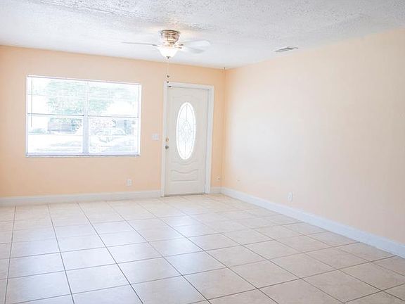 3rd image of 608 Clayton Cir