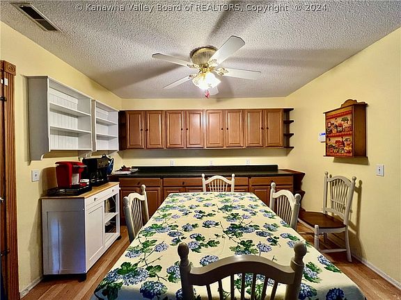 4th image of 135 Betsy Ln
