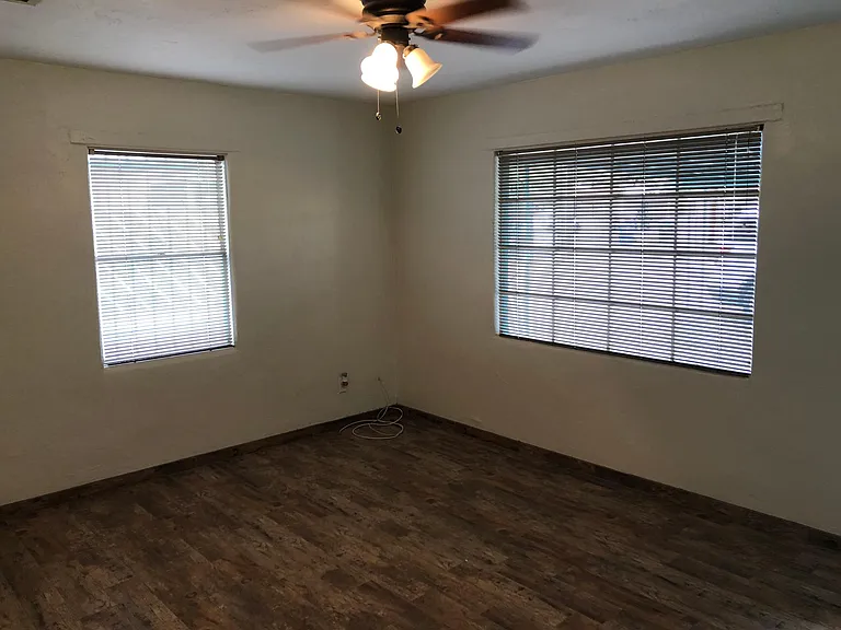 1419 E Hedrick Dr — Photo 18