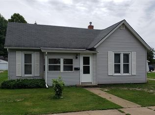 910 W Main St, Knoxville, IA 50138