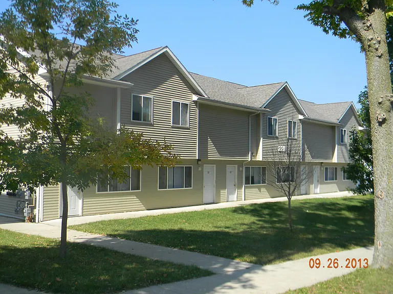 2211 Walnut St — Photo 3