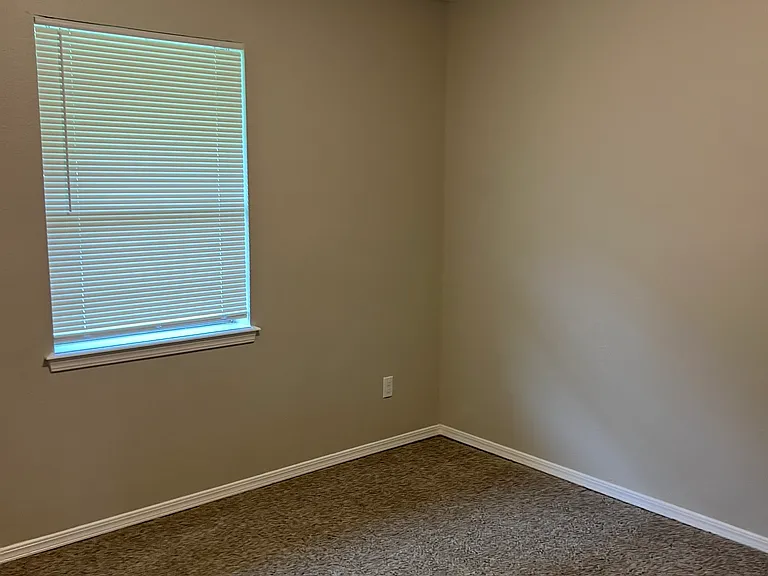 513 Redwood Dr — Photo 12
