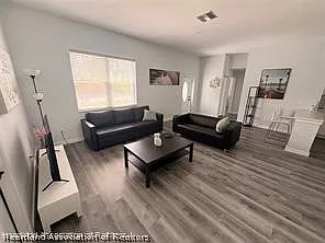 3 bed, 2.0 bath, 1642 sqft, $2,000 — Photo 3