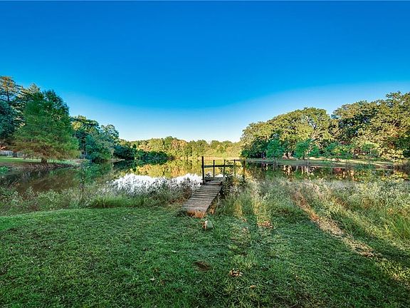 2nd image of 238 Lakeshore Dr