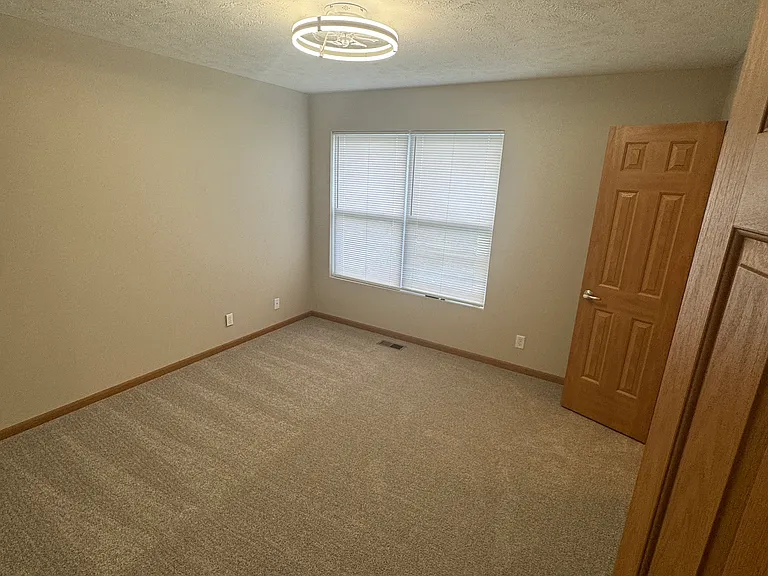 5009 S 194th Ave — Photo 19