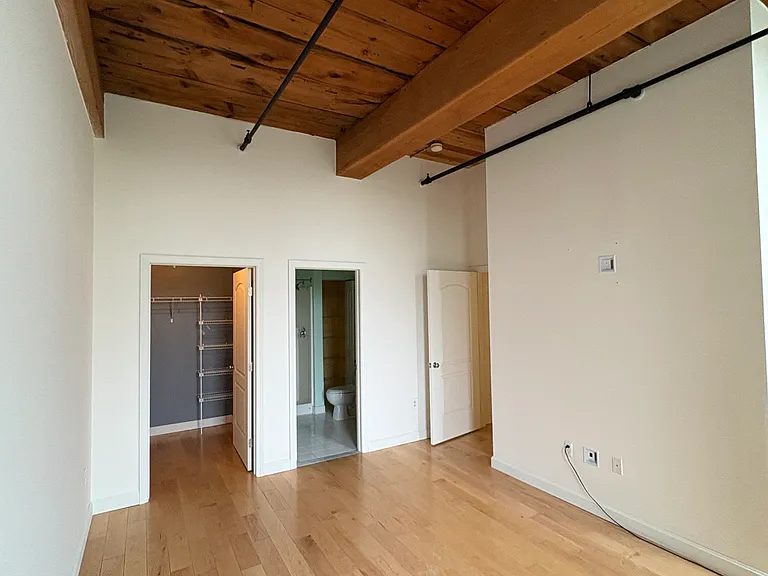52 Lawrence Dr #314 — Photo 24