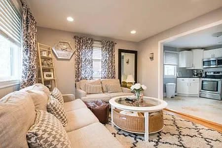 31 Sheffield Ave — Photo 3