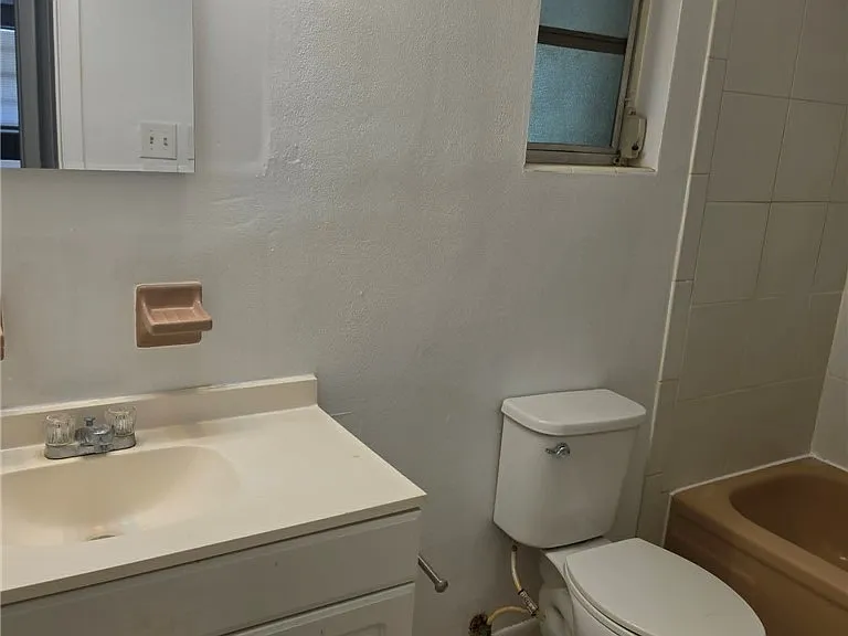 45 S Monroe St — Photo 14
