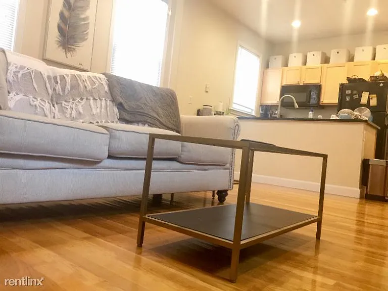 55-64 Springfield — Photo 1
