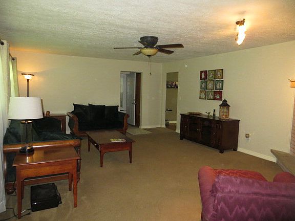 5th image of 676 Harvey Dr