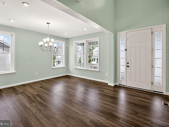 5th image of 812 Kaplon Ct