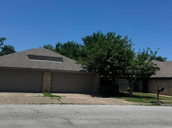 6319 Holiday Ln, North Richland Hills, TX 76182