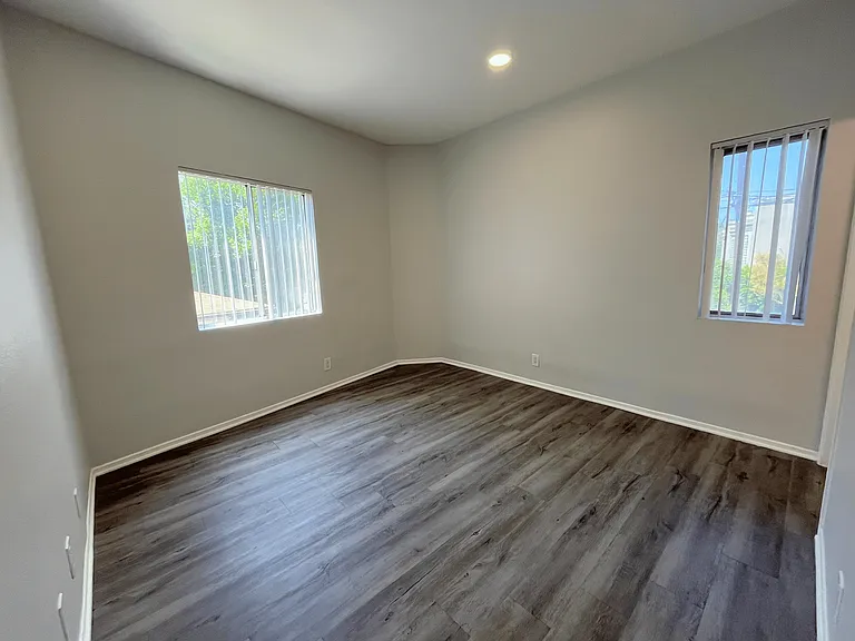 14900 Moorpark Street — Photo 56