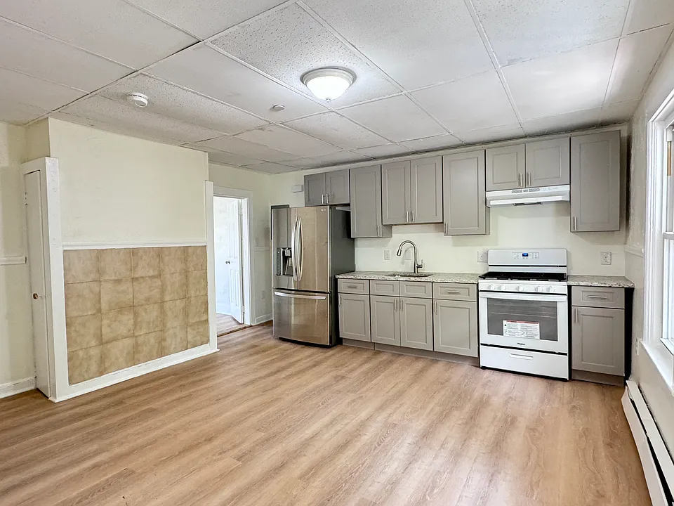 29 Bolton Pl #1