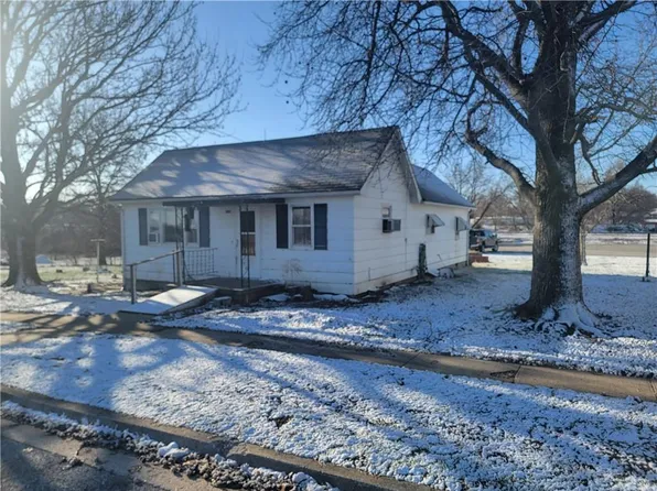102 E 2nd St, Malta Bend, MO 65321