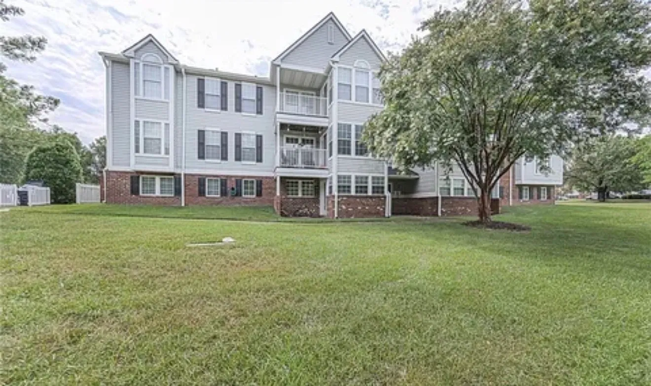 2 bed, 971 sqft, $1,750 — Photo 2