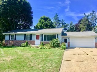 7143 Edgewood Ave, Jenison, MI 49428