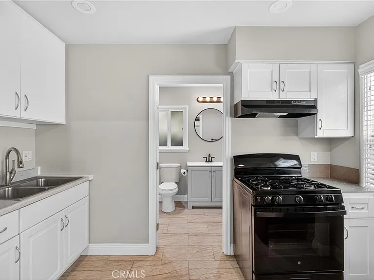 610 E Fairview Blvd #3/4 — Photo 2
