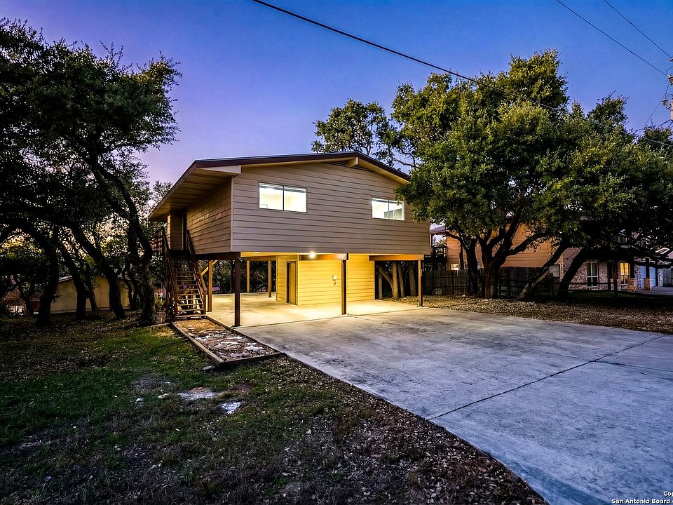 1st image of 423 Carpenter Dr