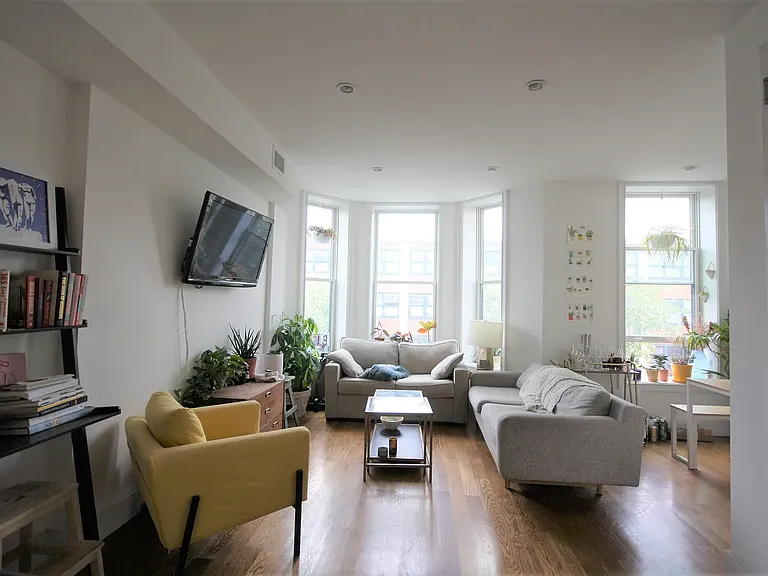 259 Hart St #3 — Photo 2