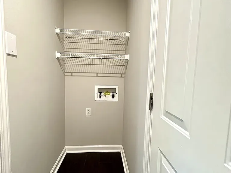 1641 Cedar Springs Cir — Photo 32