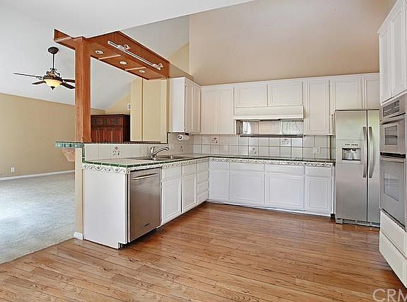 Open Kitchen with Breakfast Nook