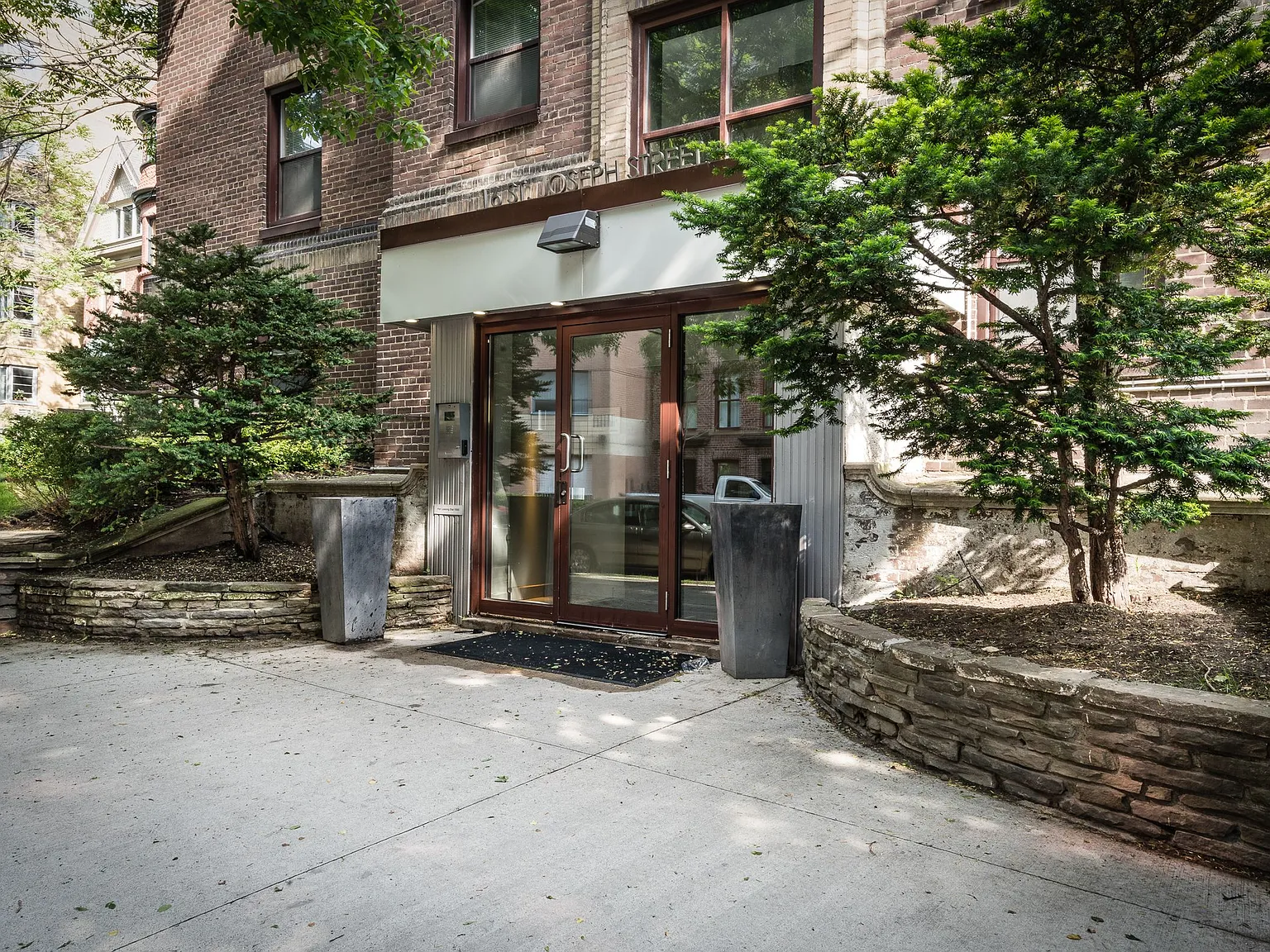 16 St. Joseph Street — Photo 4