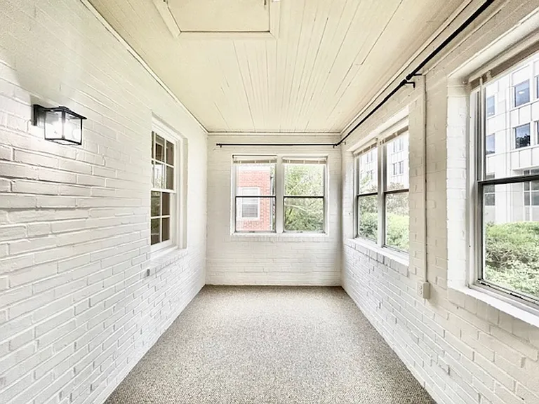 - 4534 Avondale Street — Photo 45